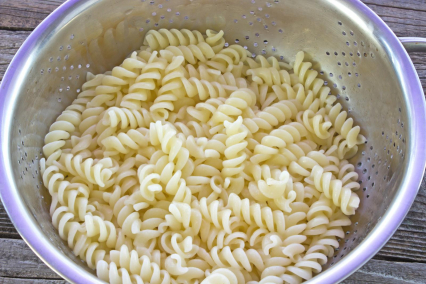 Evite 12 erros comuns que as pessoas cometem ao preparar macarrão.