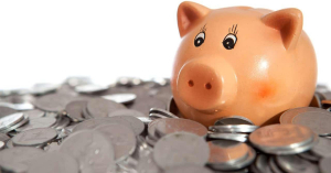Seus rendimentos zeram antes do fim do mês e você não tem no momento alternativas para ganhar mais? Aprenda como economizar dinheiro no dia a dia